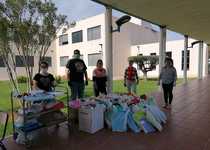 Los niños y niñas de Peñíscola cuentan ya esta semana con mascarillas infantiles gratuitas gracias a las voluntarias y la colaboración entre el AMPA del colegio y el Ayuntamiento