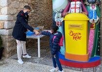 La Concejalía de Cultura reparte fundas porta mascarillas al alumnado del C.E.I.P Jaime Sanz