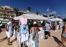 Los comercios de Peñíscola participan en la feria de Botigues al Carrer