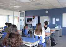 Peñíscola comparte con los escolares el legado de Berlanga y su relación con la ciudad