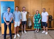 Peñíscola recibe la donación de un ánfora romana del siglo II para su Museo del Mar