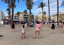 La playa de Peñíscola se llena de actividad en el arranque del mes de julio