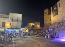 Peñíscola programa shows musicales, actuaciones de humoristas, teatro y magia en su casco antiguo 