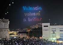 Peñíscola ilumina su cielo para encender el espectacular alumbrado navideño que ambientará la localidad durante el próximo mes