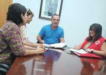 El Ayuntamiento firma su convenio de colaboración con la agrupación local de Cruz Roja