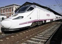 Viajeros de Madrid llegarán en menos de cuatro horas a Peñíscola también en Semana Santa y el puente de mayo