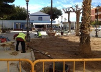  El Ayuntamiento de Peñíscola emprende las mejoras en la zona ajardinada de la Plaza Antonelli