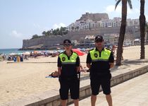 El Ayuntamiento de Peñíscola refuerza la asistencia policial y vigilancia en sus playas