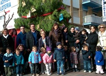 Chocolatada para celebrar la llegada de la Navidad en la Calle Virgen de Ermitana de Peñíscola