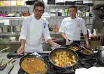 El chef Manu Rubio, asesor gastronómico en el Chiringuito de Pepe, se documenta en Peñíscola sobre la gastronomía tradicional y los productos autóctonos