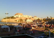 Les Botigues al Carrer llenan el paseo marítimo de Peñíscola