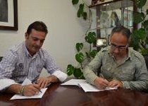 El alcalde de Peñíscola, Andrés Martínez, ha comentado hoy con el presidente del Centre Excursionista Serra d’Irta, Francisco Ignacio Arnau, la próxima Marcha al Castellet‏ 