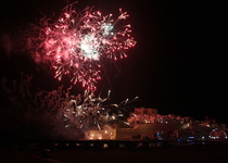 Peñíscola acoge un nuevo año el Piromusical en la Playa Norte, con éxito de participación