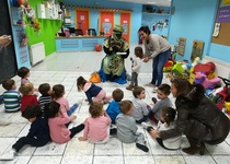 La Ludoteca Municipal de Peñíscola recibe la visita del Paje Real de SSMM los Reyes de Oriente