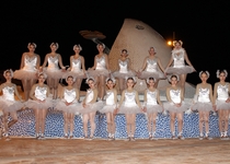 El Carnaval de Peñíscola burla el mal tiempo y celebra su edición más multitudinaria