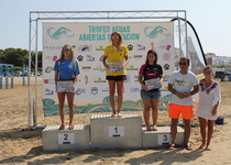 Las playas urbanas de Peñíscola acogen la II Travesía del Papa Luna a nado