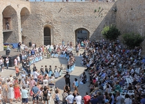 Peñíscola homenajea a sus Mayores con los bailes tradicionales