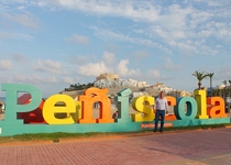 Peñíscola en tamaño XL en el Paseo Marítimo