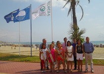 Peñíscola ya luce banderas en su Playa Norte