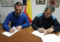 El Ayuntamiento de Peñíscola colabora con la Cofradía de Pescadores en el etiquetado del pescado de subasta y la indumentaria de trabajo de los marineros